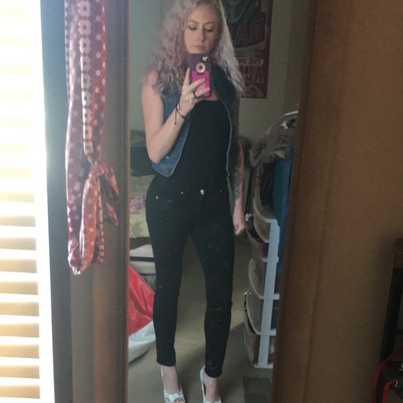 🧟‍♀️About Me 🧟‍♀️ - Picture 4 of 8